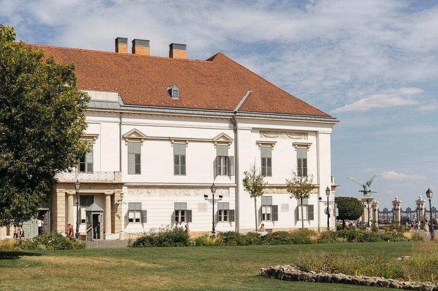 Budapest: Buda Castle Walking Tour & Folk Music Performance - The folk music performance, why it’s more than entertainment