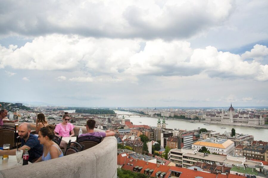 Budapest: Buda Castle Walking Tour in German - The Castle Hill walk: history at knee level, not just in the sky