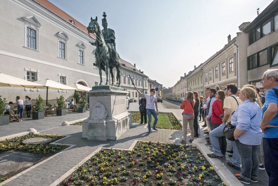 Budapest: Buda Walking Tour - Who should book this tour, and who should skip it