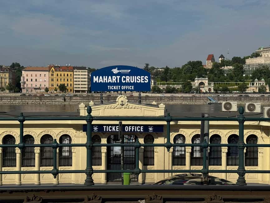 Budapest By Night Sightseeing Cruise - Drinks and the Bar: Simple, Not Included