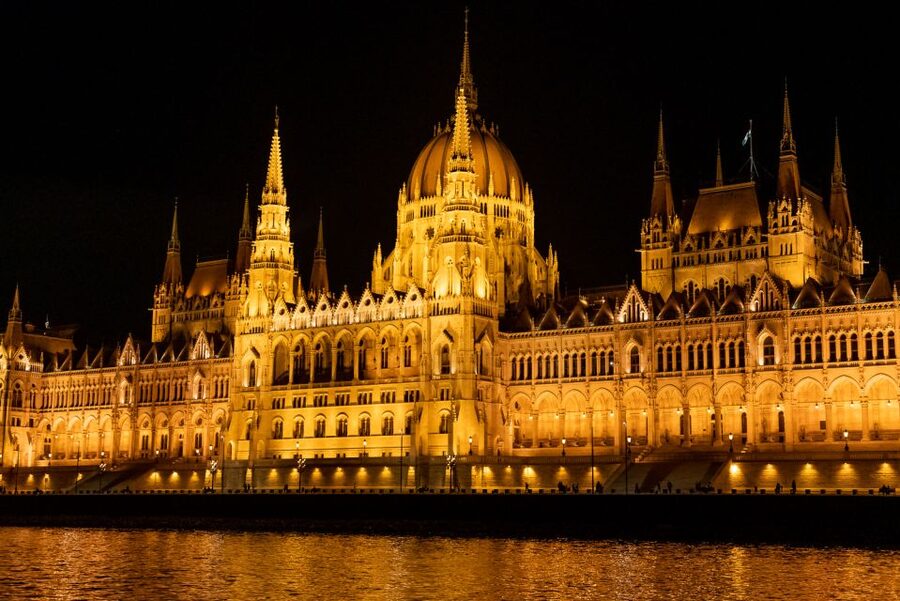 Budapest: Candlelit Dinner River Cruise with Live Music - Getting on Board at Dock 7, and How to Not Miss the Boat