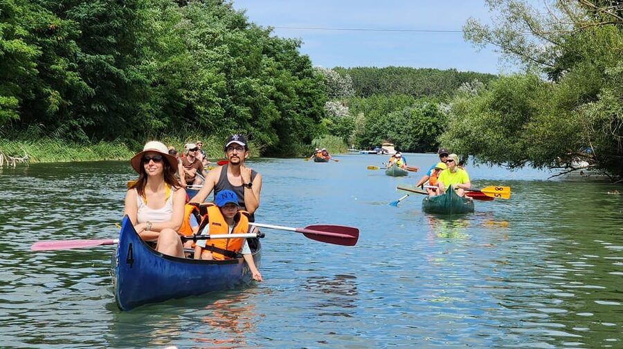 Budapest: Canoeing the Danube w or wo Sauna or Danube Beach - Who Should Book, and Who Should Skip