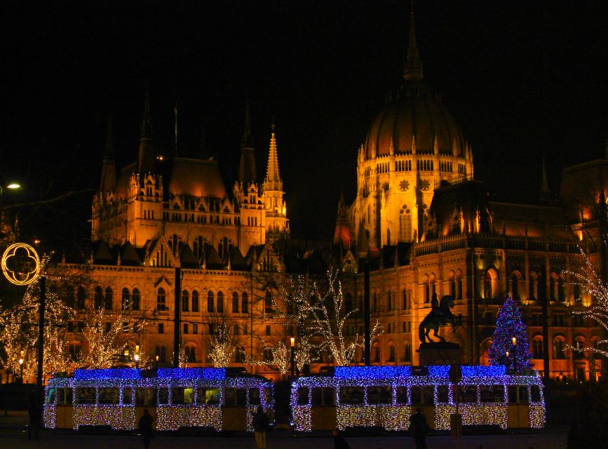 Budapest Christmas Walking Tour w Entry to Basilica - Deák Ferenc tér and City Hall Courtyard: The Holiday Setup