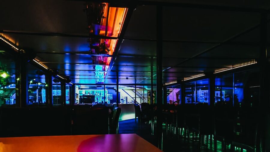 Budapest: City Highlights Cruise with Welcome Drink - Who should book this cruise, and who might skip it