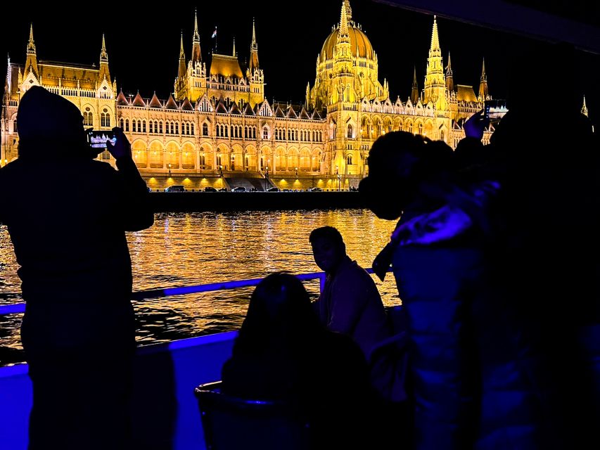 Budapest: City Highlights Cruise with Welcome Drink - Why this 1-hour Danube cruise is the fastest way to “get” Budapest