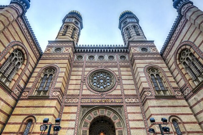Budapest City Walk in Jewish Quarter - The synagogue triangle: Kazinczy, Rumbach, and Dohány Street