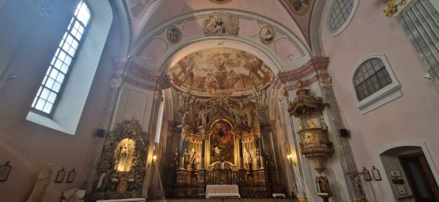 Budapest: Classical Music Concert in St. Michael's Church - Comfort Reality Check: Pews, Heated Pads, and How to Choose Smartly