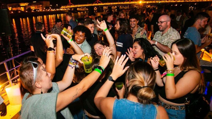 Budapest: Danube Beat Party Cruise with Drink Packages - Getting to Akadémia 2 ponton and boarding without stress
