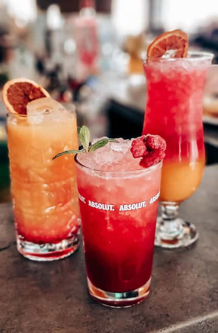 Budapest: Danube Cruise with Folk Dancing and Drinks - Drinks on board: what you get, what to expect, how to plan