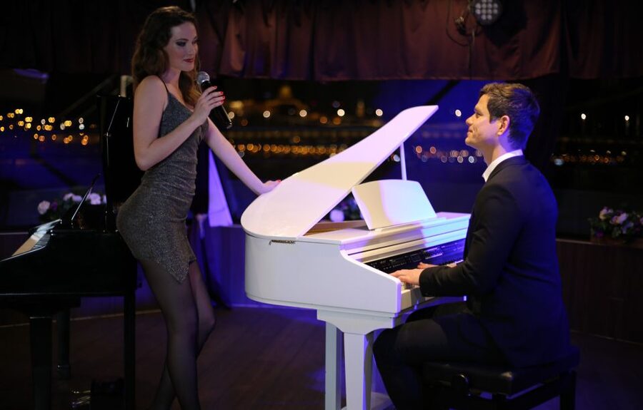 Budapest: Danube Drink and Piano Show - What you do not get, and how to plan the rest of your night