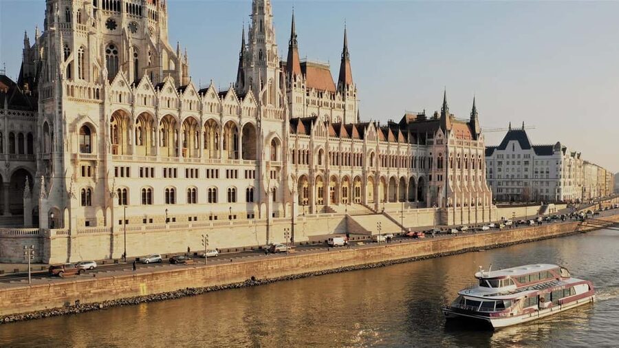 Budapest: Danube River City Lights Express Cruise - Comfort, crowds, and how to plan for a smooth hour