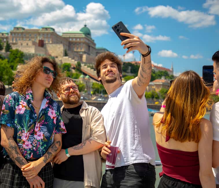 Budapest: Danube River City Lights Express Cruise - Meeting up and boarding, without wasting your best minutes