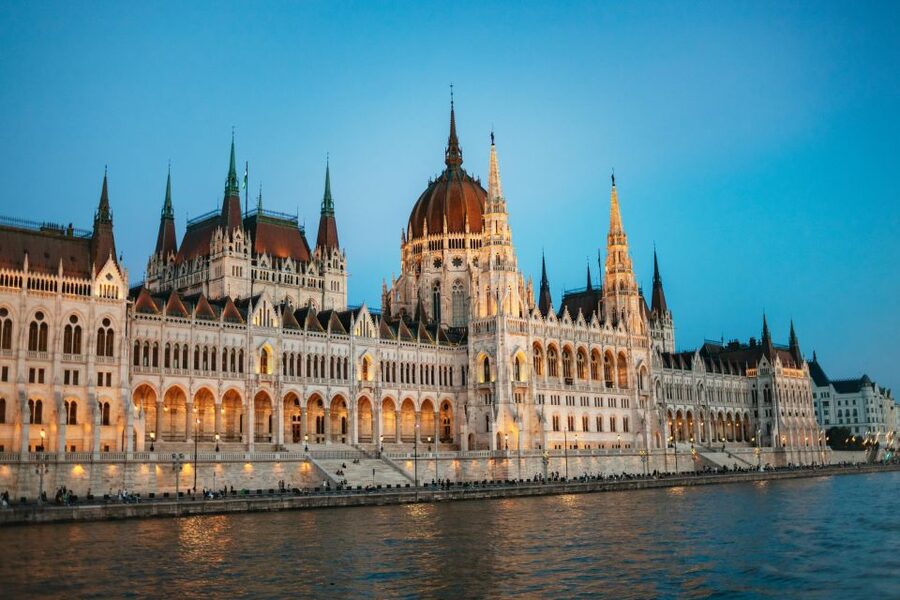 Budapest: Danube River Cruise with Dinner and Prosecco - What You’ll See From the Water: Why Each Landmark Feels Different