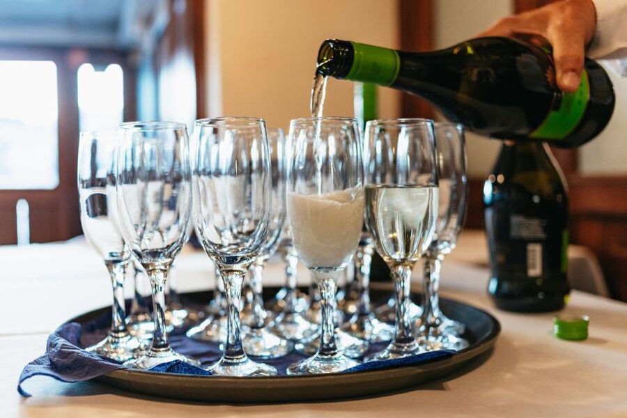 Budapest: Danube River Cruise with Dinner and Prosecco - Dinner, the Hungarian Way: Goulash Soup and Fresh Lángos