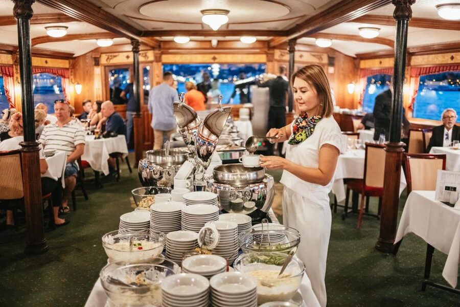 Budapest: Danube River Cruise with Dinner and Prosecco - Your First Drink: Prosecco or Juice Included
