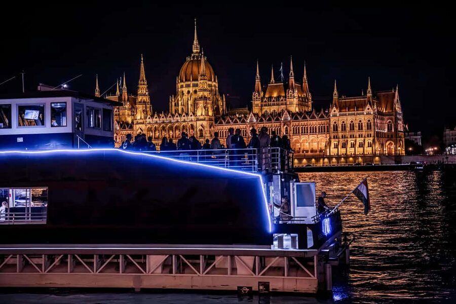 Budapest: Danube River Sightseeing Cruise with Audio Guide - Who this Danube cruise is best for