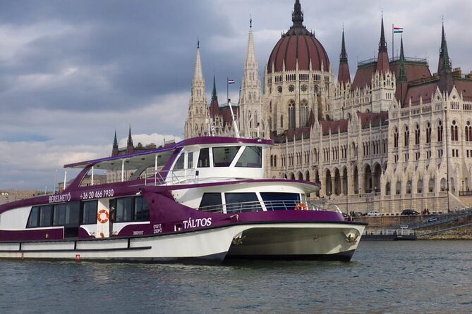 Budapest Danube Sightseeing Cruise with Unlimited Drinks - The Buda Castle Lookout Moment: Fishermans Bastion and the Royal Palace Complex
