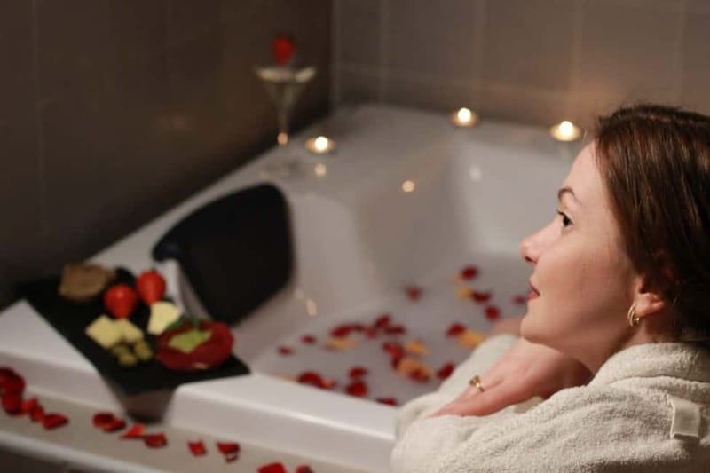 BUDAPEST, Day Spa : Couples Massage with Roses Bubble Bath - FD - Fashion & Day Spa: Where the 3 Hours Begin