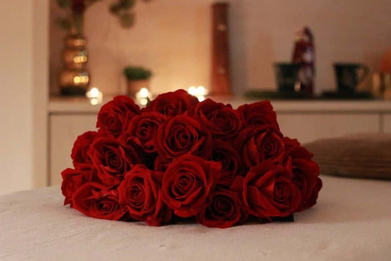 BUDAPEST, Day Spa : Couples Massage with Roses Bubble Bath - Palo Santo Cleansing Ritual: The Calm Warm-Up Before the Massage
