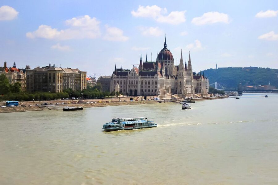 Budapest: Daytime Sightseeing Boat Cruise - Price and value: what $23 really includes on the Danube