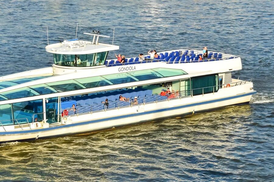 Budapest: Daytime Sightseeing Boat Cruise - The major sights you see, and what to watch for on each stretch