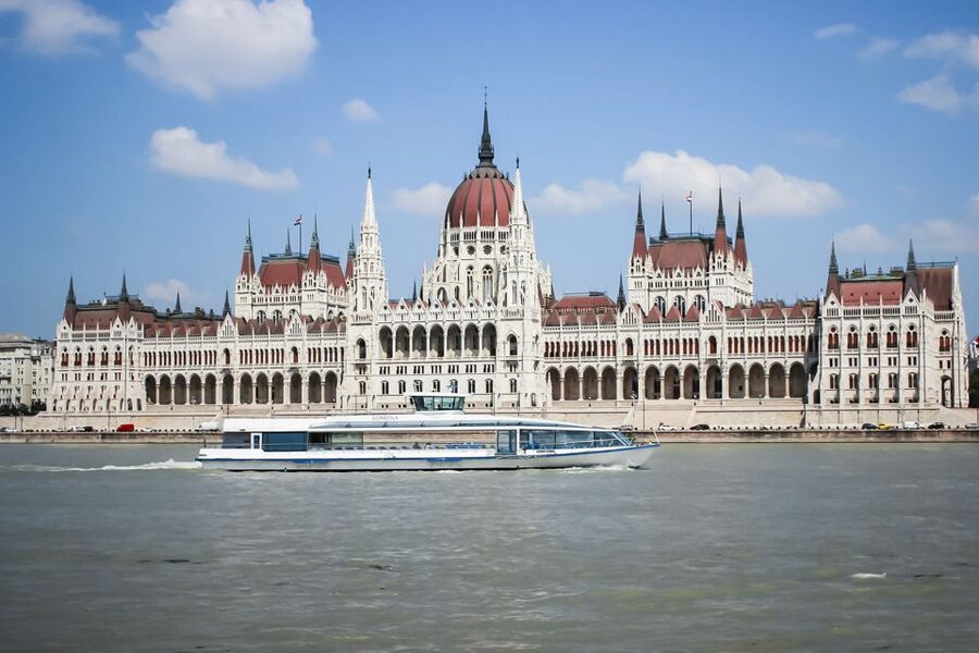 Budapest: Daytime Sightseeing Boat Cruise - Who this cruise suits best, and who may want a different plan