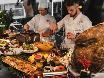 Dinner Cruise with Live Music and Unlimited Drinks