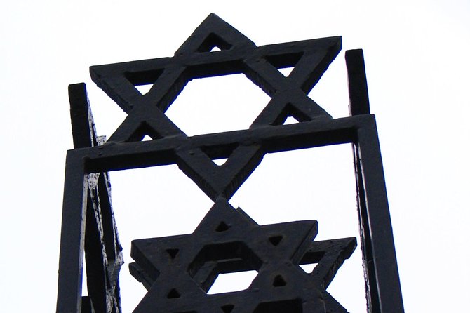 Budapest Dohany Synagogue & Hungarian Jewish Museum & free extras - Stop 2 at Raoul Wallenberg Park and the Holocaust Cemetery