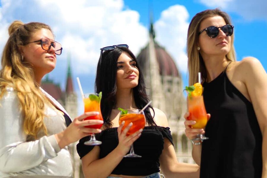 Budapest: Downtown Budapest Cocktail Cruise - Why a Danube Sunset With Cocktails Works So Well