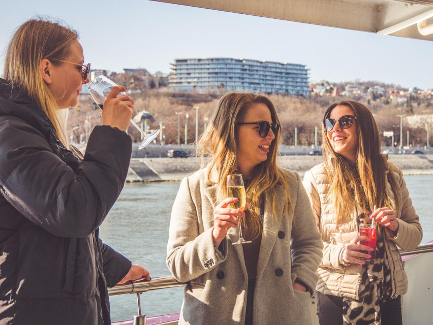 Budapest: Downtown Budapest Cocktail Cruise - Cocktails, Snacks, and How to Handle the Bar Line