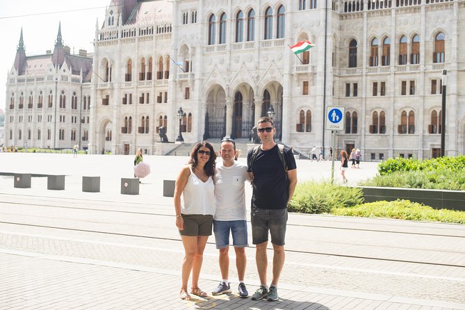 Budapest Essential Walk&Food tasting - St. Stephen’s Basilica: King Stephen, Catholic Hungary, and Hungarian icons