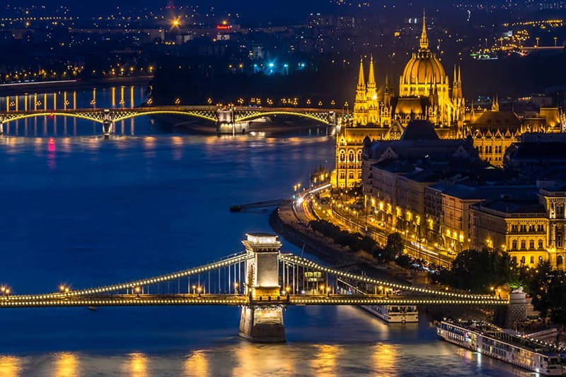 Budapest: Evening Castle Hill Tour with Fishermen's Bastion - Key highlights worth planning around