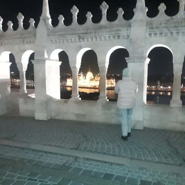 Budapest: Evening Castle Hill Tour with Fishermen's Bastion - What to bring and how to time your night
