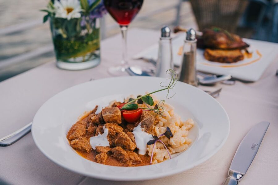 Budapest: Evening Cruise and Dinner with Welcome Drink - Key Takeaways Before You Cruise