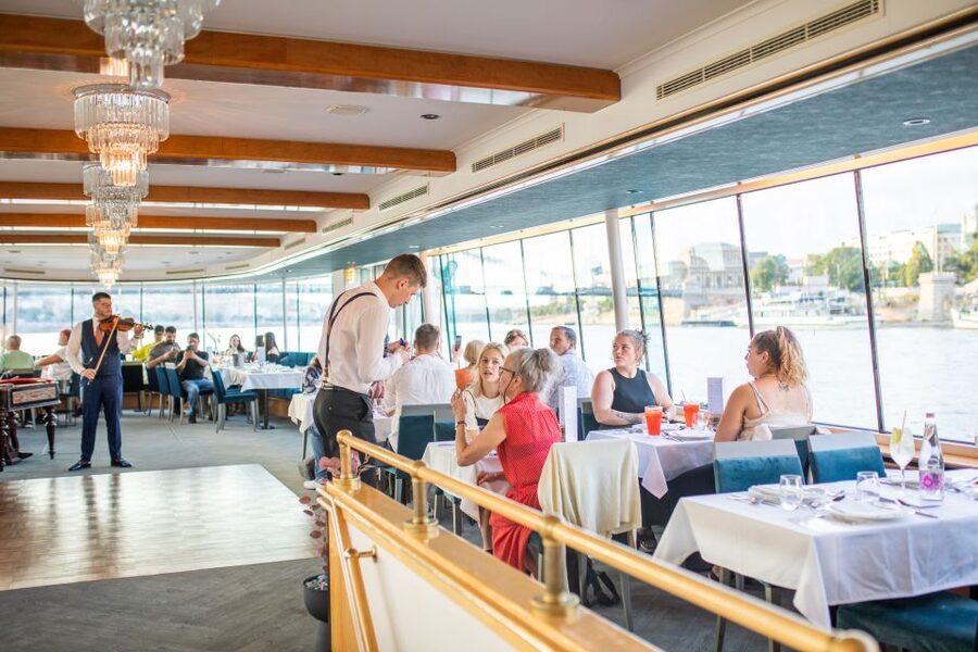 Budapest: Evening Cruise and Dinner with Welcome Drink - The Plan From Vigadó 6. kikötő to Back Again