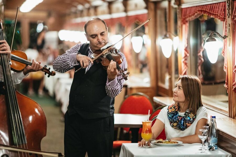 Budapest: Evening Cruise including Drinks and Live Music - The Danube Route: Parliament to the Castle Hill Glow
