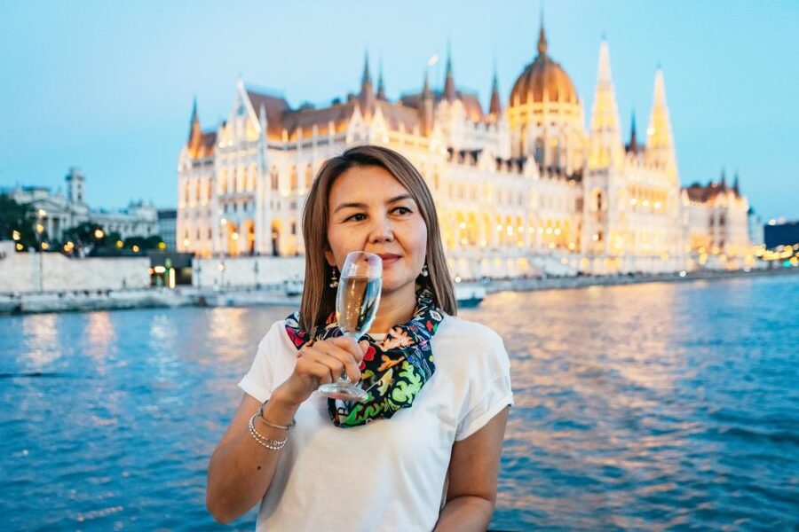 Budapest: Evening Cruise including Drinks and Live Music - Open-Air Deck vs. Air-Conditioned Cabin: Your Simple Viewing Strategy