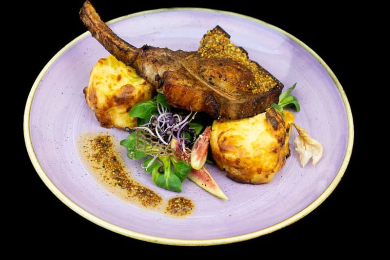 Budapest: Evening Cruise with 4-Course Dinner - Small service details that shape the whole night