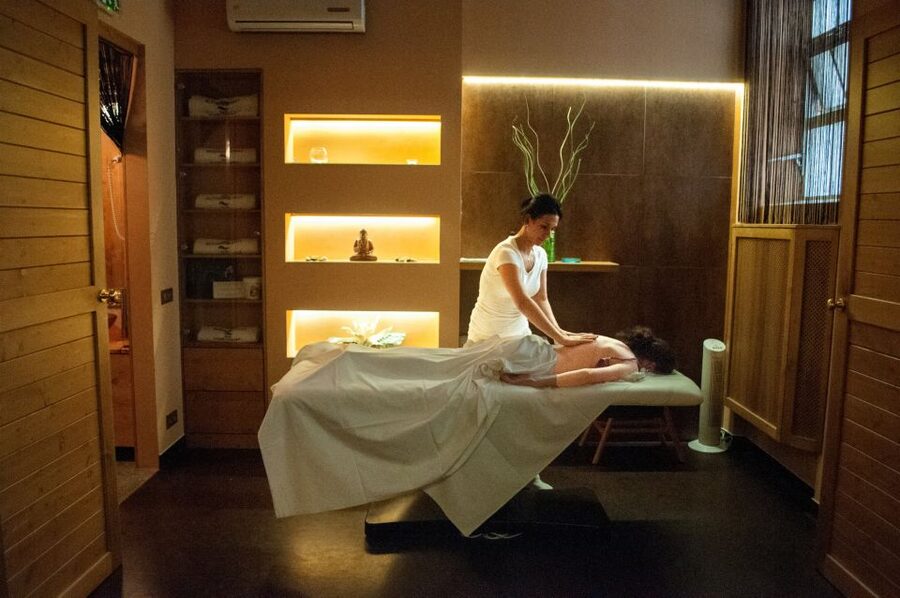 Budapest: Full-Day Gellért Spa Ticket - Gellért Baths, Danube Views, and the Art Nouveau Feeling