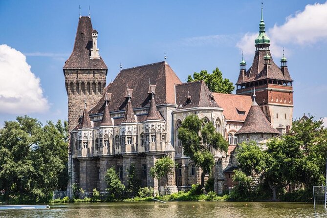 Budapest Ghost Quest: Self-Guided Haunted City Adventure - Entering the haunted trail, starting at Hősök tere