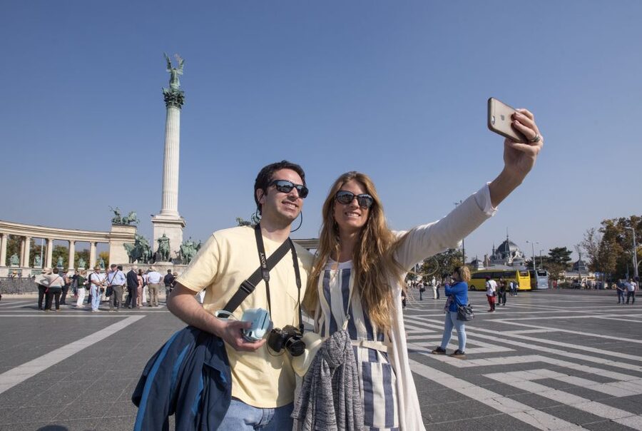 Budapest: Grand City Tour with Parliament Visit - The Main Event, Inside Hungary’s Parliament and the Crown Jewels