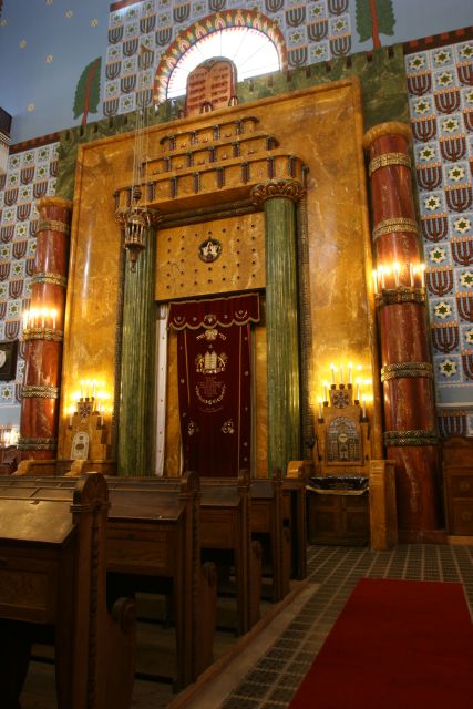 Budapest Grand Half-Day Jewish Heritage Tour - The Jewish Quarter walk: synagogues, former ghetto streets, and daily-life clues