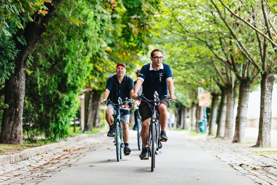 Budapest: Grand Sightseeing Bike Tour - What the guide brings, and why it changes the whole ride