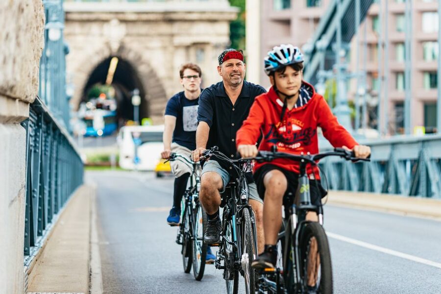 Budapest: Grand Sightseeing Bike Tour - Margaret Bridge and Margaret Island, where the pace can soften