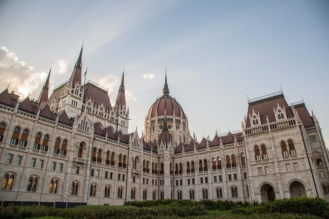 Budapest Grand Walk - Heroes Square and Andrassy Avenue connections you can actually connect