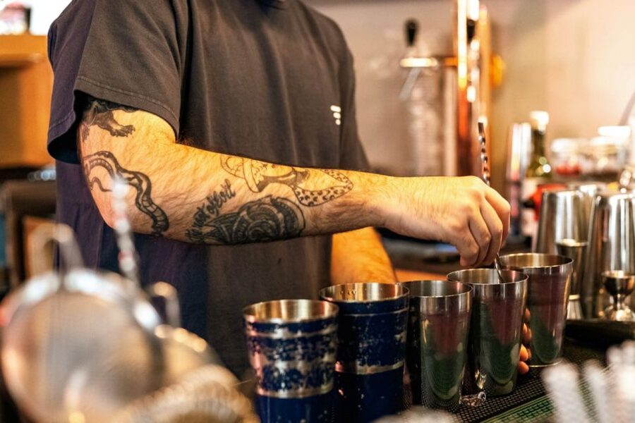 Budapest: Guided Bar Crawl Walking Tour - Key things that make the Budapest Tipsy Tour work