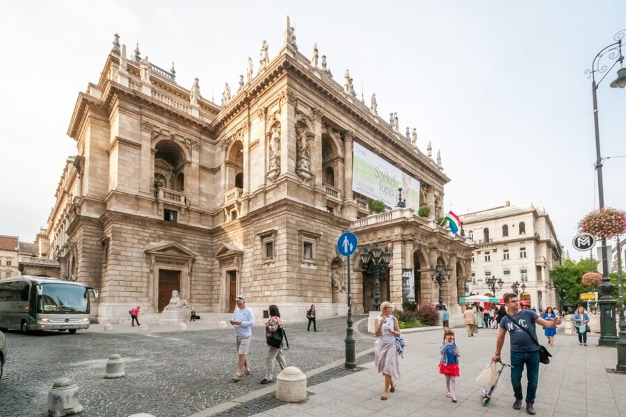 Budapest: Guided City Discovery Bike Tour - Safety and bike comfort on Pest’s flatter routes