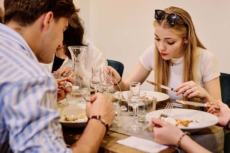 Budapest Guided Food Tour with Drinks Included - Timing, Walking Pace, and What to Bring for a Smooth Night