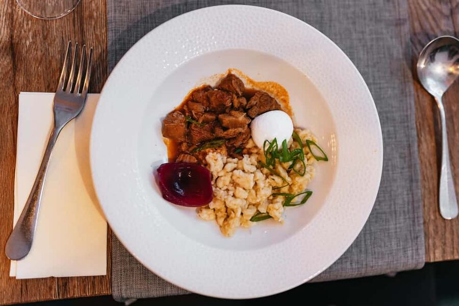 Budapest: Guided Foodie Walking Tour with Food and Drinks - Kazinczy Street Synagogue: Where the Tour Gets Its Personality