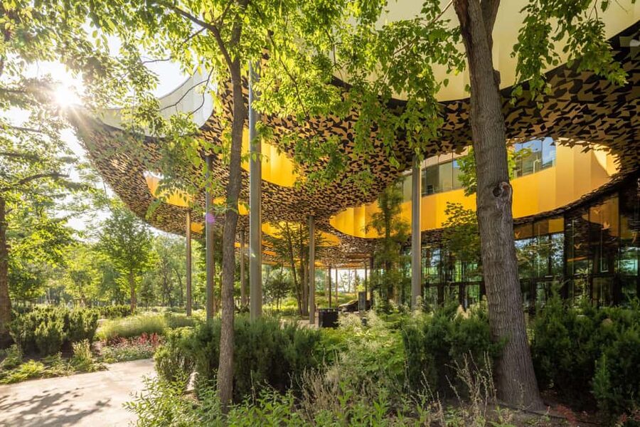 Budapest: Guided Tour of the House of Music, Hungary - The Undulating Leaf Roof: Light and Acoustics in One Shape